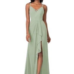 Green Maxi Dress with Spaghetti Straps and Sundress Neckline